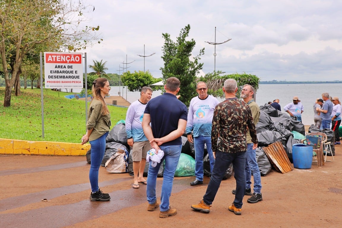 Mobilização ambiental retira duas toneladas de resíduos