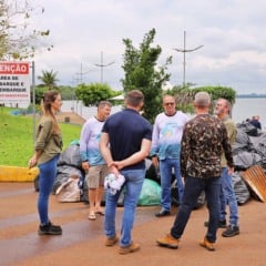 Mobilização ambiental retira duas toneladas de resíduos