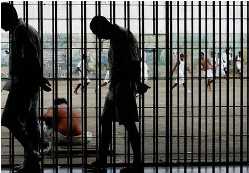 Mutirão Penal libera 9 mil pessoas e revisa condenações Mutirão Penal libera 9 mil pessoas e revisa condenações