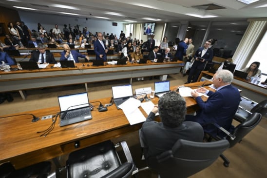 Saiba mais sobre a isenção de Imposto de Renda proposta no Brasil e quem será beneficiado por estas novas regras fiscais - Foto: Edilson Rodrigues/Agência Senado