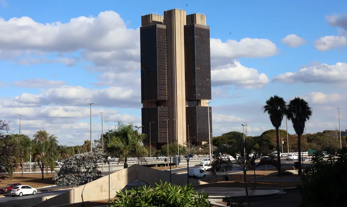 Descubra as projeções de inflação para 2025 no Brasil e como o IPCA se comportará em relação à meta do Conselho Monetário Nacional - Foto: Antonio Cruz/Agência Brasil