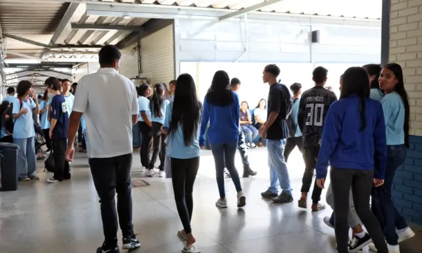 Alunos do ensino médio agora podem receber pagamento do programa Pé-de-Meia. Entenda os requisitos e datas importantes - Foto: Antônio Cruz/Agência Brasil