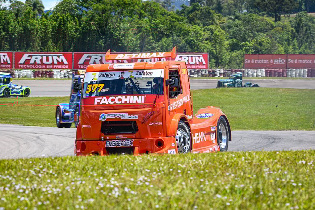 Duda Conci, de Cafelândia, conquistou o segundo lugar e fez com que a decisão do campeonato ficasse para a última etapa, em Cascavel - Foto: Tiago Soares/Divulgação