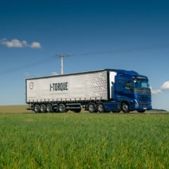 Com I-Torque, Volvo FH 500 6x2 vira referência para carretas com 4º eixo