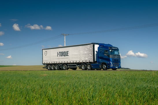 Com I-Torque, Volvo FH 500 6x2 vira referência para carretas com 4º eixo