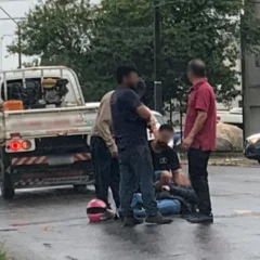 Acidente em Cascavel: mulher de 28 anos foi socorrida após derrapagem de moto na Avenida Rocha Pombo - Foto: Divulgação