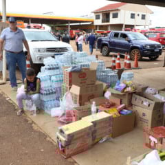 Saiba como a Defesa Civil está apoiando Rio Bonito com doações de alimentos e itens essenciais após o tornado recente - Foto: Ari Dias/AEN