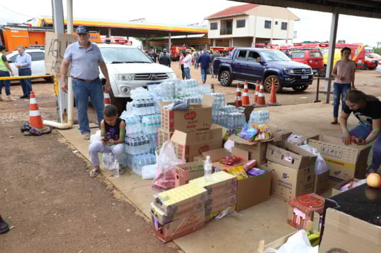 Saiba como a Defesa Civil está apoiando Rio Bonito com doações de alimentos e itens essenciais após o tornado recente - Foto: Ari Dias/AEN