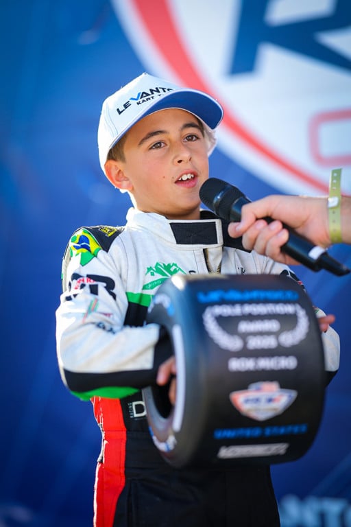 Álvaro Medeiros brilha na Rok Cup Vegas, superando desafios em Las Vegas. Descubra mais sobre os Automóveis e suas emoções - Foto: Divulgação