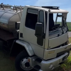 Detalhes do grave acidente em Cascavel: caminhão-tanque sai da pista e vítimas são encaminhadas ao hospital - Foto: Divulgação