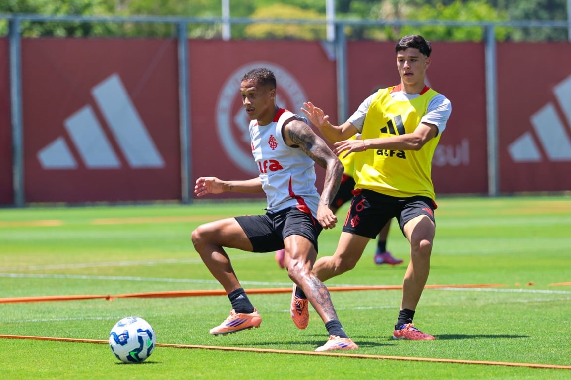 Vasco enfrenta Internacional no Brasileirão. Confira a tensão da 36ª rodada e as expectativas para a partida crucial - Foto: Ricardo Duarte/Inter Vasco enfrenta Internacional no Brasileirão. Confira a tensão da 36ª rodada e as expectativas para a partida crucial - Foto: Ricardo Duarte/Inter