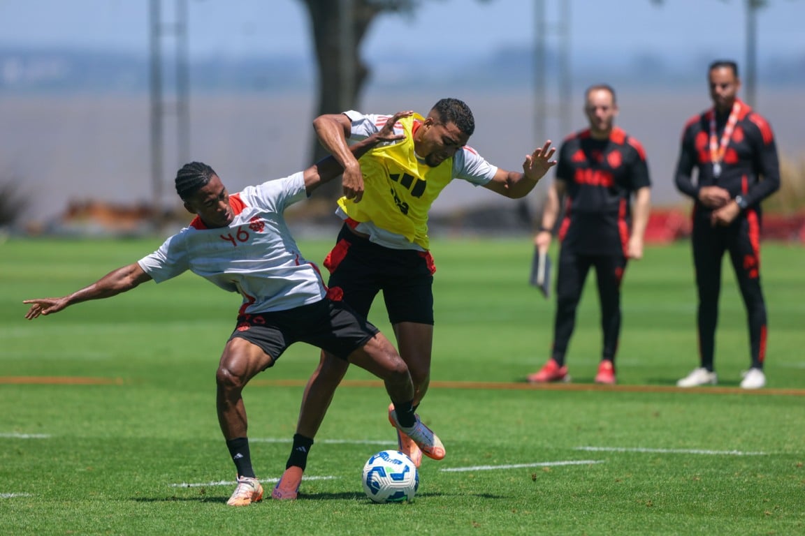 O Internacional enfrenta o Vitória em um jogo crucial. Saiba mais sobre o impacto dessa partida na tabela do campeonato - Foto: Ricardo Duarte O Internacional enfrenta o Vitória em um jogo crucial. Saiba mais sobre o impacto dessa partida na tabela do campeonato - Foto: Ricardo Duarte