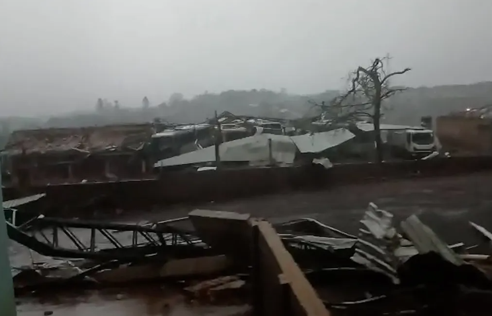 Cenário caótico: município de Rio Bonito do Iguaçu é devastado após temporal Cenário caótico: município de Rio Bonito do Iguaçu é devastado após temporal