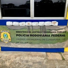 A Polícia Rodoviária Federal (PRF) apreendeu 8,5 quilos de crack na manhã desta segunda-feira (3), durante fiscalização na BR-277 - Foto: PRF