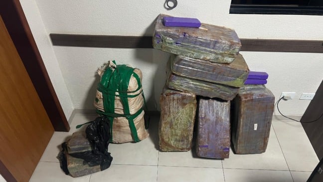 Em Ubiratã, motorista foge da PRF após desobedecer ordem de parada, culminando em colisão e abandono do veículo - Foto: Divulgação 