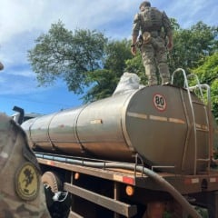 A Polícia Rodoviária Federal apreendeu quatro toneladas de agrotóxicos contrabandeados na zona rural de Toledo - Foto: PRF