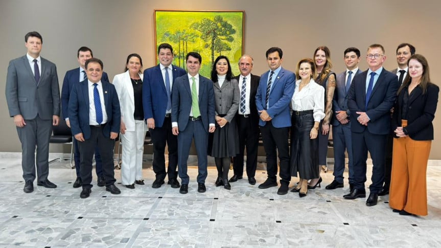 Lideranças de Cascavel se reuniram com a presidente do TJPR para discutir a criação de uma nova Vara da Fazenda Pública - Foto: Divulgação/Assessoria Parlamentar Lideranças de Cascavel se reuniram com a presidente do TJPR para discutir a criação de uma nova Vara da Fazenda Pública - Foto: Divulgação/Assessoria Parlamentar