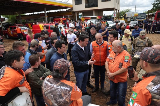 Ratinho Junior anuncia força-tarefa para reconstrução das casas