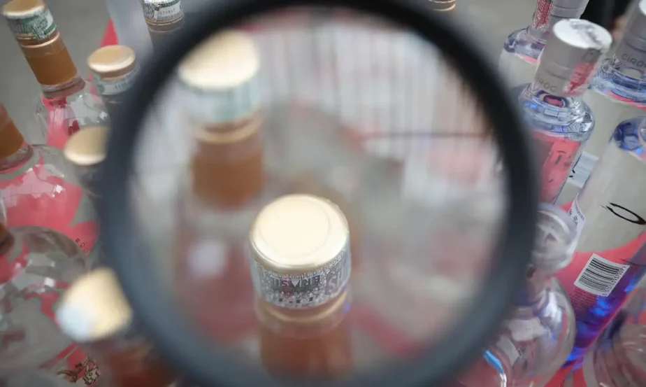 O Ministério da Saúde atualiza dados sobre intoxicação por metanol no Brasil. 16 mortes e 97 casos registrados até agora - Foto: Agência SP/Divulgação