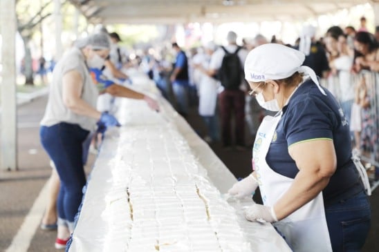 Começam preparativos do bolo gigante de quase uma tonelada para aniversário de 74 anos de Cascavel