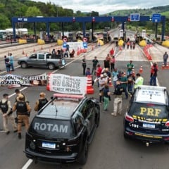 A crise do leite no Paraná: produtores interditam pedágio em protesto. Saiba mais sobre a insatisfação no setor leiteiro - Foto: Reprodução/Redes sociais