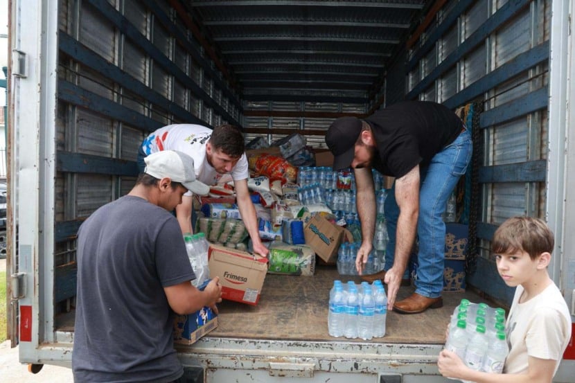Após o tornado em Rio Bonito do Iguaçu, a solidariedade surge como uma força vital para ajudar os afetados pela tragédia - Foto: AEN