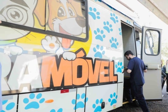 Castramóvel encerra cirurgias no Riviera com cerca de 100 castrações em cães e gatos