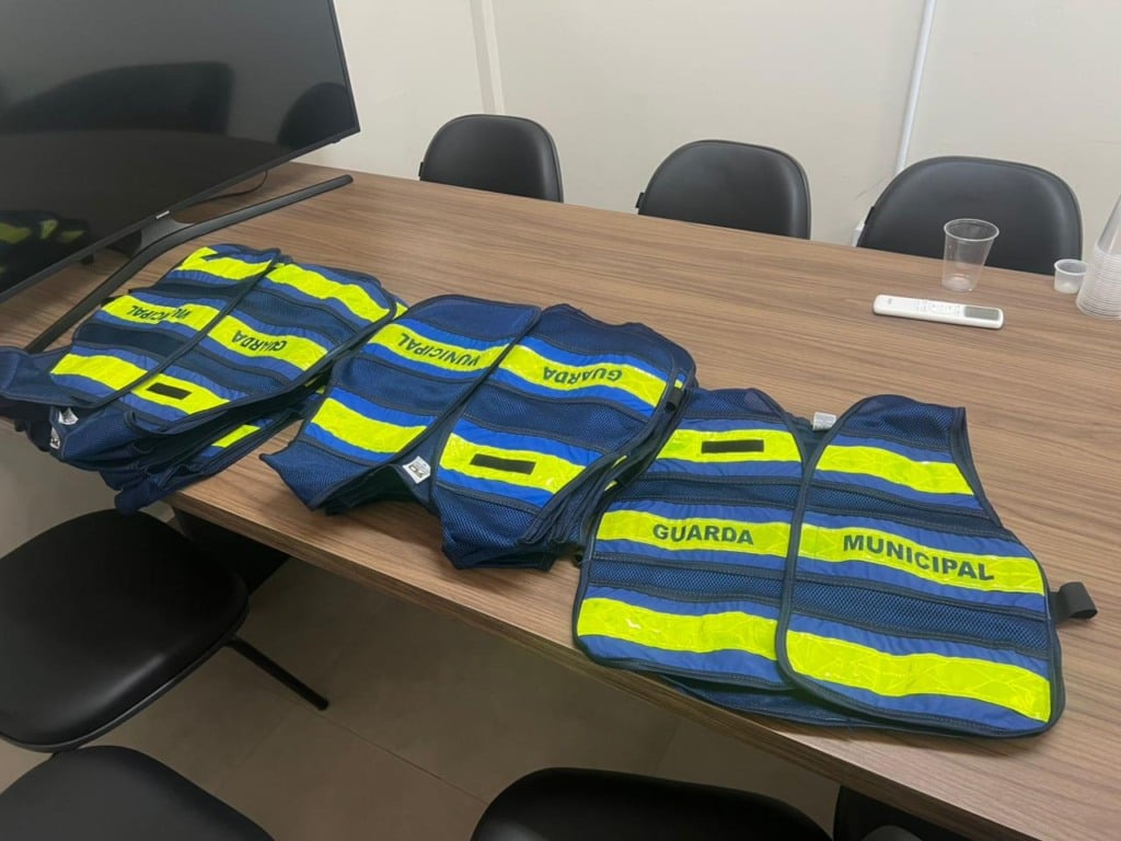SESPPRO investiga origem dos coletes com inscrições da Guarda Municipal localizados no Bairro Guarujá