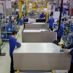 O Paraná tem 25.748 vagas de emprego disponíveis, incluindo funções operacionais e administrativas em várias localidades - Foto:  Ari Dias/AEN