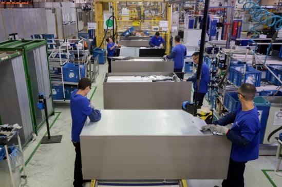 O Paraná tem 25.748 vagas de emprego disponíveis, incluindo funções operacionais e administrativas em várias localidades - Foto:  Ari Dias/AEN