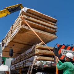 Saiba mais sobre as novas casas que estão chegando a Rio Bonito do Iguaçu com financiamento do Estado e grande rapidez na montagem - Foto: Felipe Henschel/AEN