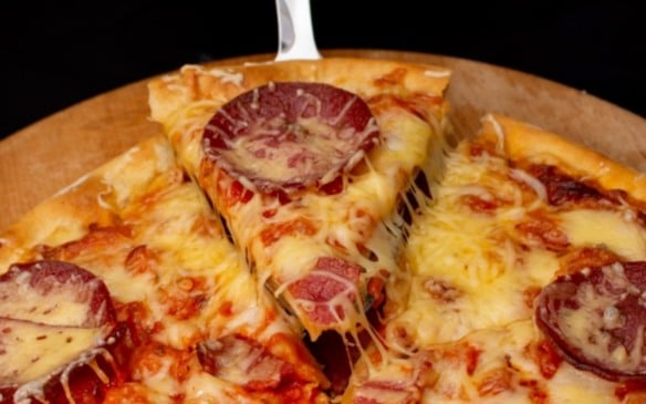 Pizza gigante de 74 metros marca aniversário de Cascavel com solidariedade e sabor