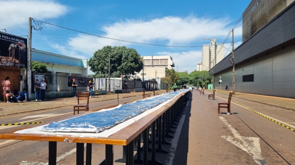 Pizza gigante de 74 metros é distribuída gratuitamente neste domingo (23) em Cascavel