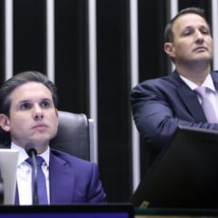 Postura de Hugo Motta em manter deputado Guilherme Derrite (PP-SP) e garantir votação do PL Antifacção na noite de ontem desagradou Governo Lula e acirrou desgaste entre Câmara e Planalto - Foto:  Agência Câmara
