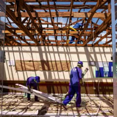 O governo mobiliza equipes para reconstruir estruturas em Rio Bonito. Descubra os esforços para restabelecer o ensino perdido - Foto: Roberto Dziura Jr/AEN