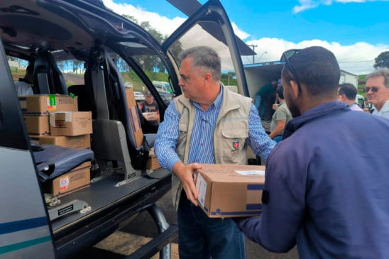 Com apoio aéreo, Estado leva milhares de insumos hospitalares para região de Rio Bonito do Iguaçu