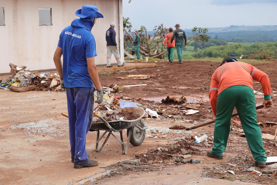 Saiba como o número de custodiados para a reconstrução de Rio Bonito aumentou e as ações realizadas após o tornado - Foto: Ruan Felipe/SESP-PR Saiba como o número de custodiados para a reconstrução de Rio Bonito aumentou e as ações realizadas após o tornado - Foto: Ruan Felipe/SESP-PR