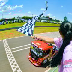 Douglas Collet se consagra como campeão da categoria F-Truck com a vitória em Cascavel, a quinta no ano - Foto: Tiago Soares/Divulgação