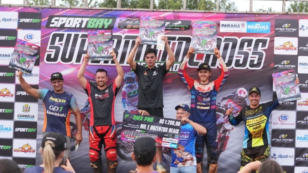 João “Bidu” Vitor venceu a comandou a festa do pódio da categoria SMX Pró e levou o prêmio de R$ 1.200,00 para Almirante Tamandaré - Foto: Divulgação João “Bidu” Vitor venceu a comandou a festa do pódio da categoria SMX Pró e levou o prêmio de R$ 1.200,00 para Almirante Tamandaré - Foto: Divulgação