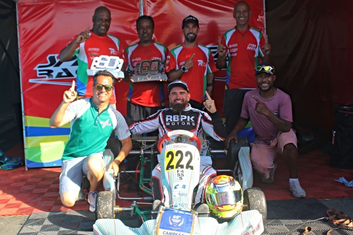 Waldir Belizario conquista seu oitavo título no Campeonato Brasileiro de Kart. Descubra mais sobre a família Belizario - Foto: Divulgação Waldir Belizario conquista seu oitavo título no Campeonato Brasileiro de Kart. Descubra mais sobre a família Belizario - Foto: Divulgação