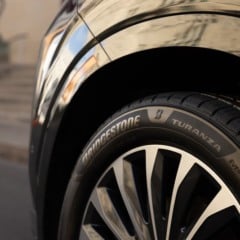 Antes de pegar a estrada para as festas, a manutenção dos pneus é parte essencial da segurança - Foto: Divulgação