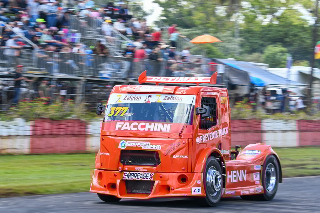 Duda Conci, de Cafelândia, disputa o título da categoria F-Truck, domingo, em Cascavel - Foto: Tiago Soares Duda Conci, de Cafelândia, disputa o título da categoria F-Truck, domingo, em Cascavel - Foto: Tiago Soares