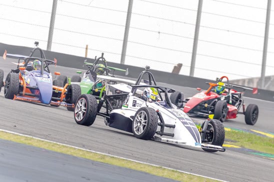 Dante Monteiro brilha na Fórmula 1600 com um terceiro lugar e vitória na divisão Light - Foto: Divulgação