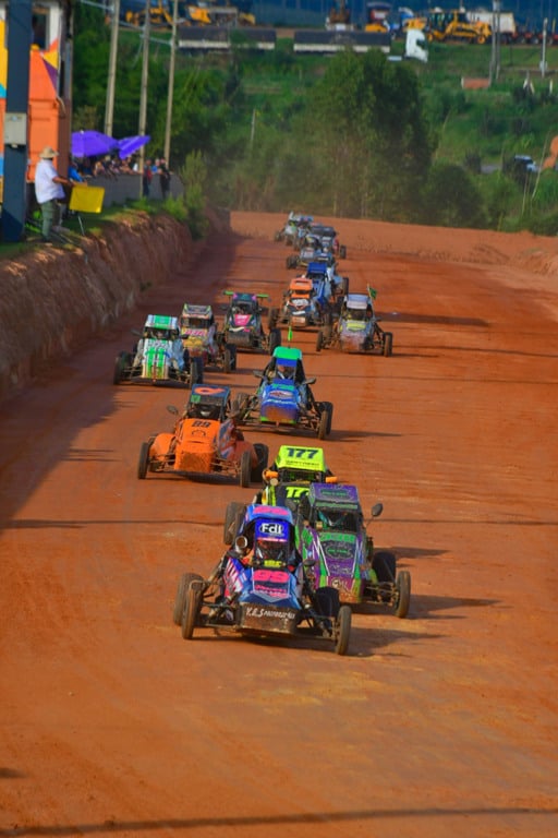 Carlos Henrique e Iwan Mykytczuk são os campeões do kartcross no Paraná