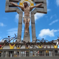 Com mais de 650 km de extensão, o trajeto é percorrido por fiéis a pé, de bicicleta, a cavalo ou em excursões, reunindo anualmente mais de um milhão de peregrinos e turistas de diversas partes do país.
Créditos: Divulgação