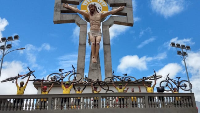 Com mais de 650 km de extensão, o trajeto é percorrido por fiéis a pé, de bicicleta, a cavalo ou em excursões, reunindo anualmente mais de um milhão de peregrinos e turistas de diversas partes do país.
Créditos: Divulgação