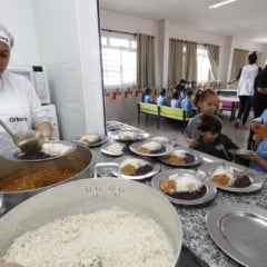 Entenda como a Semed de Cascavel busca solu&ccedil;&otilde;es para a falta de cozinheiras no Cmei e os benef&iacute;cios da contrata&ccedil;&atilde;o terceirizada - Foto: Secom