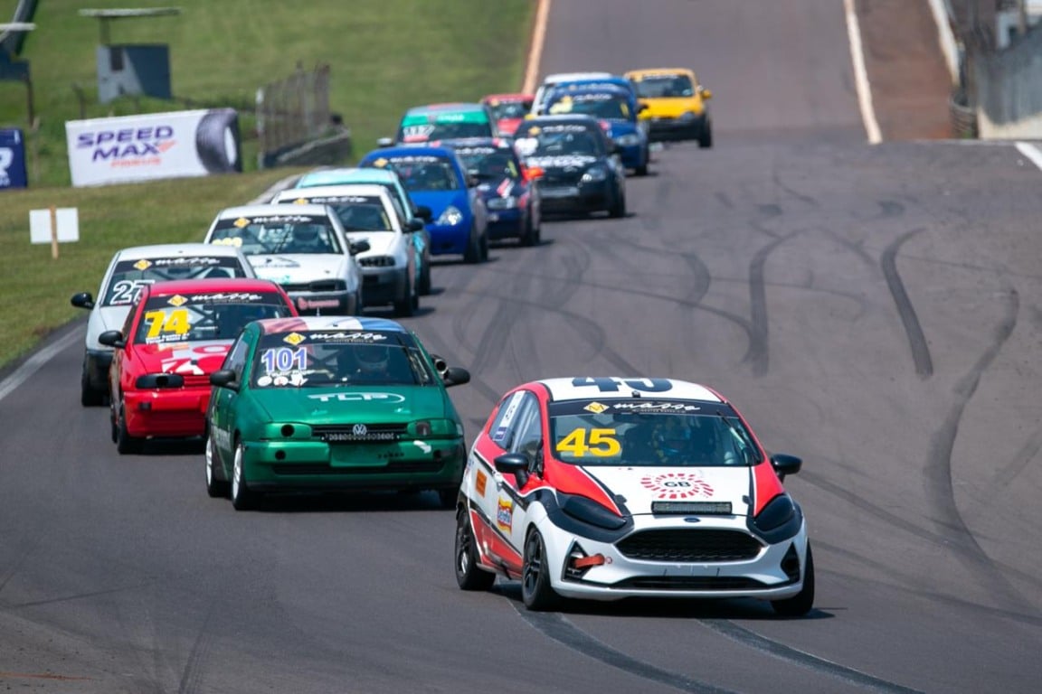 Quatro provas preliminares da Fórmula Truck irão apontar os campeões do Paranaense e do Regional de Marcas de Cascavel - Vanderley Soares/Divulgação