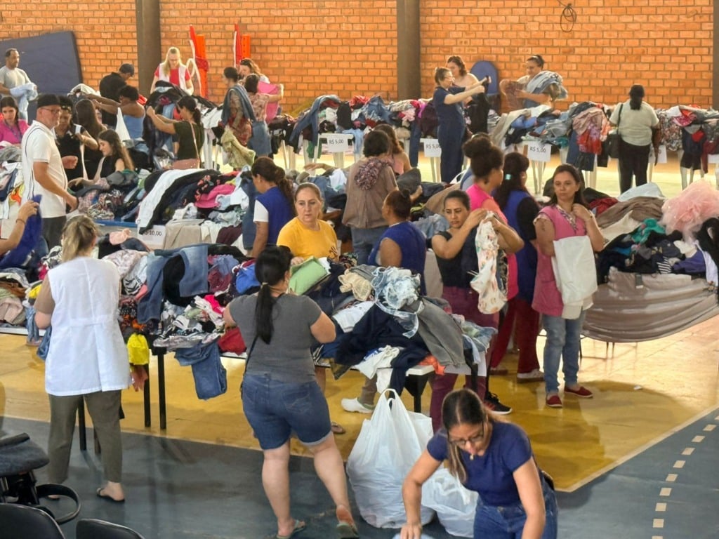 A APAE de Cascavel estende o Bazar APAExonado com itens a apenas R$ 2. Confira até às 17 horas no ginásio da instituição - Foto: Divulgação A APAE de Cascavel estende o Bazar APAExonado com itens a apenas R$ 2. Confira até às 17 horas no ginásio da instituição - Foto: Divulgação