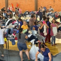 A APAE de Cascavel estende o Bazar APAExonado com itens a apenas R$ 2. Confira até às 17 horas no ginásio da instituição - Foto: Divulgação